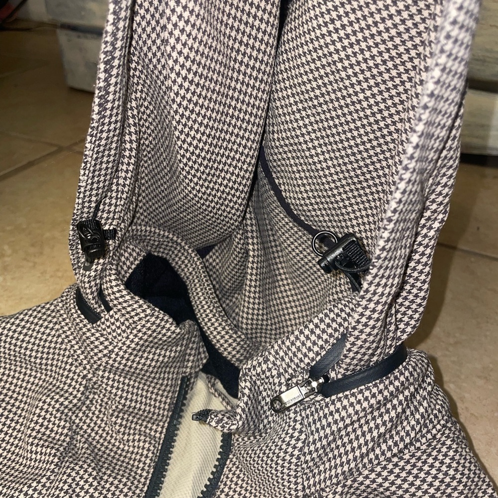 Lululemon Houndstooth Brown Rain Jacket - Picture 5 of 8